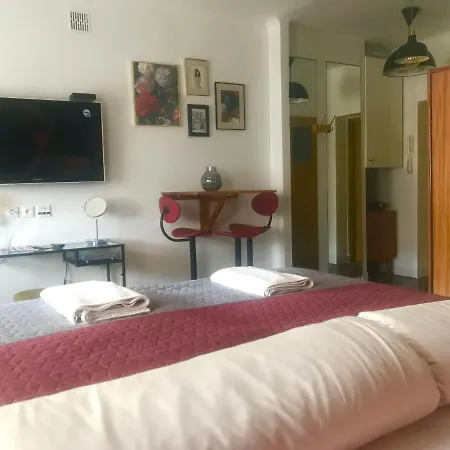 Mood Pl. Zbawiciela 华沙